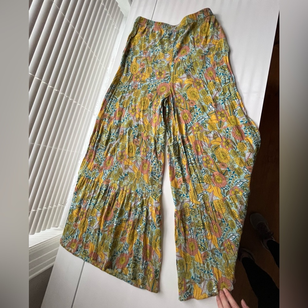 Sisstrevolution flowy flair floral pants